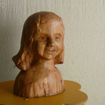 Escultura intitulada "fillette perplexe" por Yves Le Mauff, Obras de arte originais, Madeira