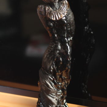 Скульптура под названием "femme en noir" - Yvette Masson, Подлинное произведение искусства
