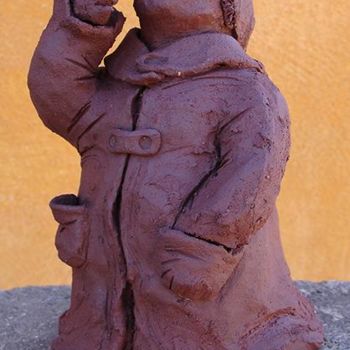 Skulptur mit dem Titel ""SMOKING LADY"" von Yvonne Omdal, Original-Kunstwerk, Keramik