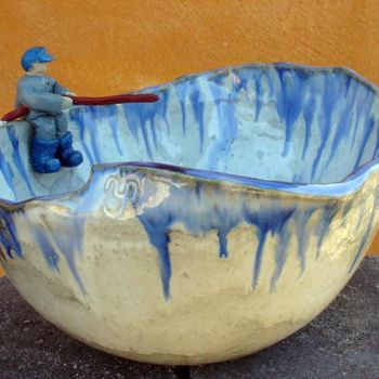 Skulptur mit dem Titel ""LUCK IN FISHING"" von Yvonne Omdal, Original-Kunstwerk, Keramik