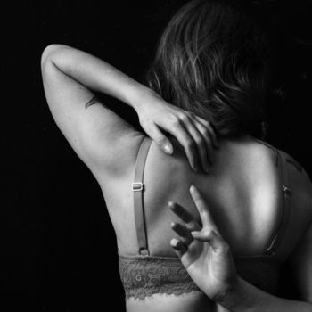 Black and white photo of young woman with naked back