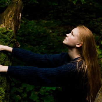 Fotografie mit dem Titel "Ginger girl in fore…" von Zaliya Galina, Original-Kunstwerk, Digitale Fotografie