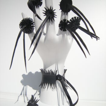 Escultura intitulada "Bagues ajustables e…" por Zampo, Obras de arte originais, Plástico