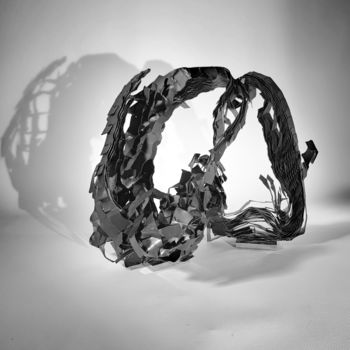 Skulptur mit dem Titel "Gueules cassées" von Zenzivi Nora Yahiaoui, Original-Kunstwerk, Aluminium
