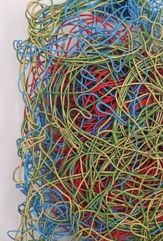 Sculpture titled "Entre les lignes" by Zenzivi Nora Yahiaoui, Original Artwork, Wire