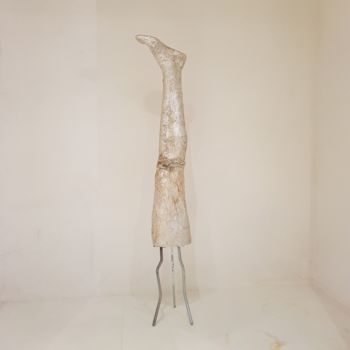 Sculpture intitulée "L'Unijambiste" par Zenzivi Nora Yahiaoui, Œuvre d'art originale, Résine