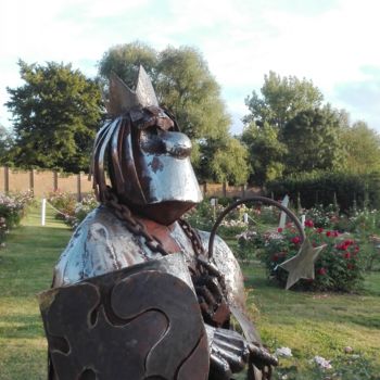 Sculpture titled "Le Roi Bidon" by Zerkco, Original Artwork, Metals