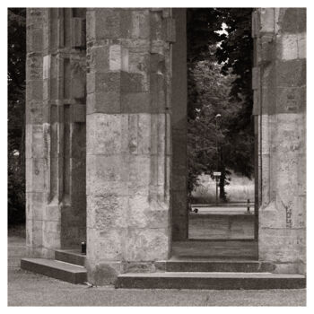 Fotografia intitulada "Gothic Tower" por Zheka Khalétsky, Obras de arte originais, Fotografia Não Manipulada