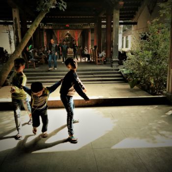 摄影 标题为“古庙里的孩子” 由Zou Yu Ze邹宇泽, 原创艺术品