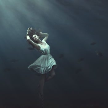 Digitale Kunst mit dem Titel "Trapped Underwater…" von Zuzana Uhlíková, Original-Kunstwerk, Analogdruck