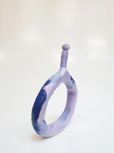 Skulptur mit dem Titel "Purple Vase" von Melo Lu, Original-Kunstwerk, Keramik