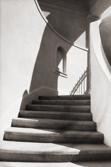 Fotografia intitolato ""Staircase by the l…" da António Amaralgomes, Opera d'arte originale, fotografia a pellicola