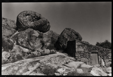 Fotografia intitulada ""Granite I"" por António Amaralgomes, Obras de arte originais, Fotografia de filme