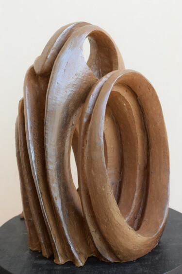 Sculptuur getiteld "Wave of Thoughts" door Aarti Gupta Bhadauria, Origineel Kunstwerk, Terra cotta