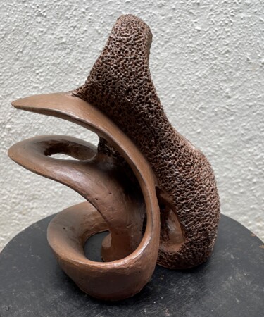 Скульптура под названием "Wave of Inspiration" - Aarti Gupta Bhadauria, Подлинное произведение искусства, Терракота