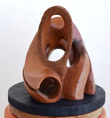 Sculpture intitulée "Ananya - The Unique" par Aarti Gupta Bhadauria, Œuvre d'art originale, Terre cuite