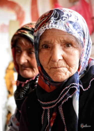 Photographie intitulée "Old Womans" par Askin Ayrancioglu, Œuvre d'art originale, Photographie numérique