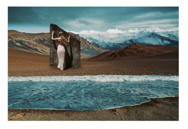 Fotografia intitolato "The Last Resort" da Abigail Gonzalez Pina, Opera d'arte originale, Fotografia manipolata