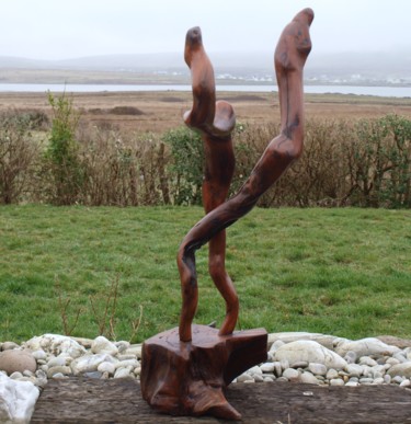 Скульптура под названием "yellow-lady-march-2…" - Achill Bogwood Sculptures Liam Kelly, Подлинное произведение искусства