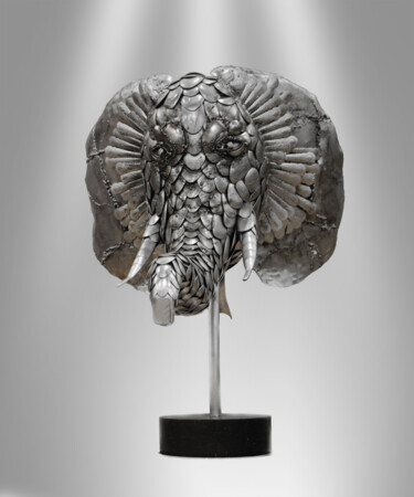 Scultura intitolato "Tête D'éléphant" da Adda Merzougui, Opera d'arte originale, Metalli