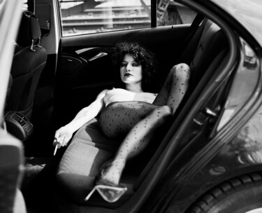 Fotografía titulada "In da Car" por Adrian Nojek, Obra de arte original, Fotografía analógica