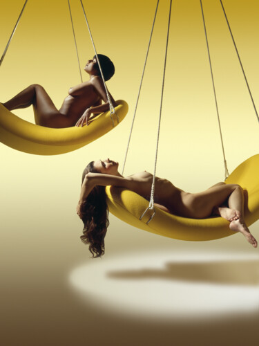 Fotografía titulada "Flying Chairs - NUD…" por Adrian Portmann, Obra de arte original, Fotografía analógica