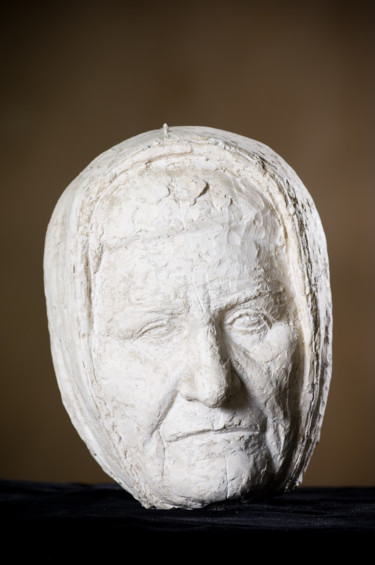 Skulptur mit dem Titel "Mutters Portrait" von Adrian Uncrut, Original-Kunstwerk, Gips