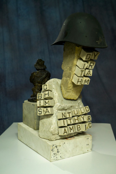Skulptur mit dem Titel "Soldat mit Gartenzw…" von Adrian Uncrut, Original-Kunstwerk, Stein