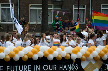 Photographie intitulée "Pride Amsterdam #10" par Henk Adriani, Œuvre d'art originale, Photographie numérique