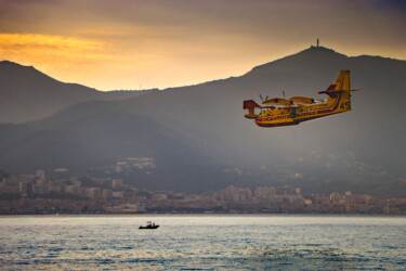 Photography titled "LE CANADAIR" by Adrien Allouis, Original Artwork, Non Manipulated Photography