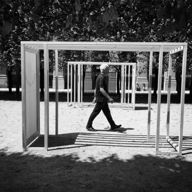 Photographie intitulée "L'homme en marche" par Agnès M, Œuvre d'art originale