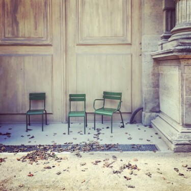 Fotografie mit dem Titel "Chaises du jardin d…" von Agnès M, Original-Kunstwerk