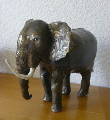 Sculpture titled "L'éléphant d'Afrique" by Agnès Tassara, Original Artwork, Plaster
