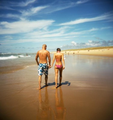 Photographie intitulée "couple à la plage" par Agnès M, Œuvre d'art originale