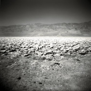 Photographie intitulée "DeadValley : Holga_…" par Agnès M, Œuvre d'art originale