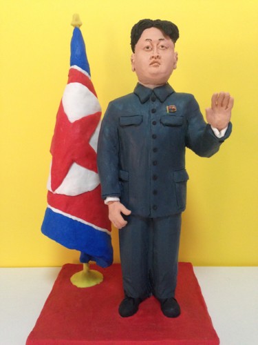 Escultura titulada "Kim Jong-un" por Agustin Gomez Fuentes, Obra de arte original, Plástico