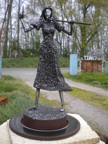 Sculpture titled "Maria da fonte" by Agostinho Dacunha, Original Artwork, Metals