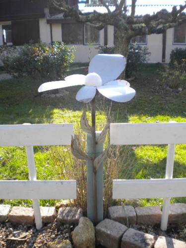 Sculpture titled "Fleur lampe" by Agostinho Dacunha, Original Artwork