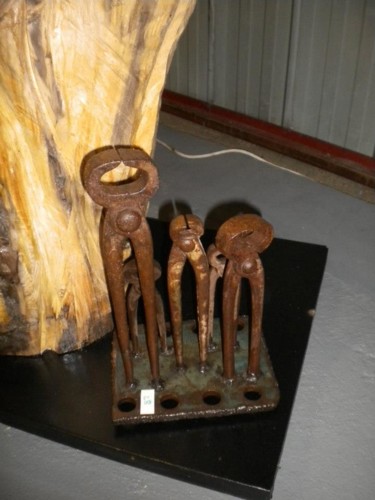 Sculpture titled "Famille tenailles" by Agostinho Dacunha, Original Artwork, Metals