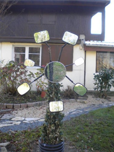 Skulptur mit dem Titel "La fleur miroir" von Agostinho Dacunha, Original-Kunstwerk, Metalle