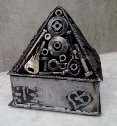 Sculpture titled "Boîte à clés" by Agostinho Dacunha, Original Artwork, Metals