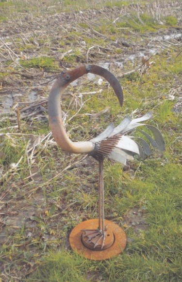 Sculpture titled "L'oiseau faucille" by Agostinho Dacunha, Original Artwork, Metals