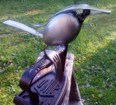 Sculpture titled "Moineau fourchette" by Agostinho Dacunha, Original Artwork, Metals