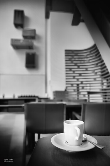 Fotografia intitulada "pause café" por Agron Salija, Obras de arte originais, Fotografia digital