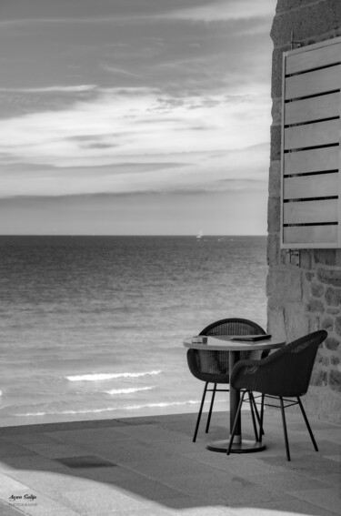 Fotografie mit dem Titel "pause en bord de mer" von Agron Salija, Original-Kunstwerk, Digitale Fotografie