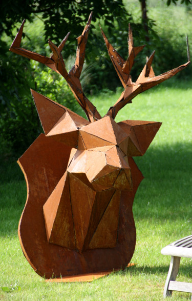 Sculptuur getiteld "Trophée tête de cer…" door Agtrema, Origineel Kunstwerk, Metalen