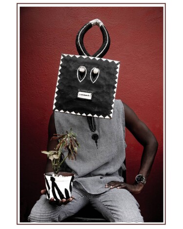 Photographie intitulée "Behind the masks" par Aicha Nd, Œuvre d'art originale, Photographie numérique