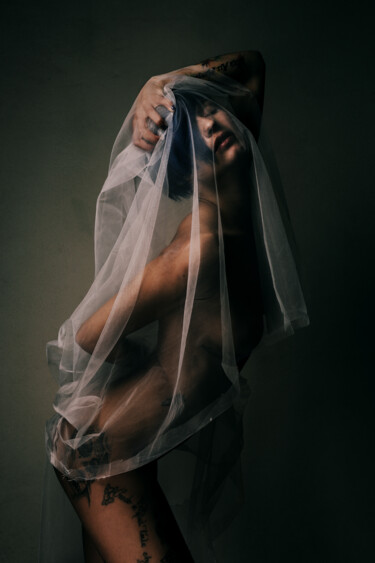 Фотография под названием "The Bent Bride" - Aioria Fontana, Подлинное произведение искусства, Цифровая фотография
