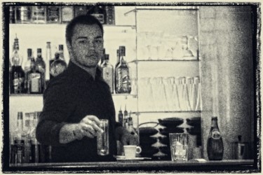 Fotografie mit dem Titel "Bar du Carré (2)" von Michel Akli, Original-Kunstwerk, Nicht bearbeitete Fotografie