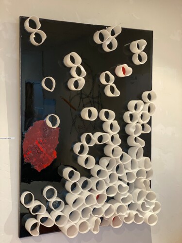 「à bien y regarder」というタイトルの彫刻 Alain Oddoによって, オリジナルのアートワーク, プラスチック